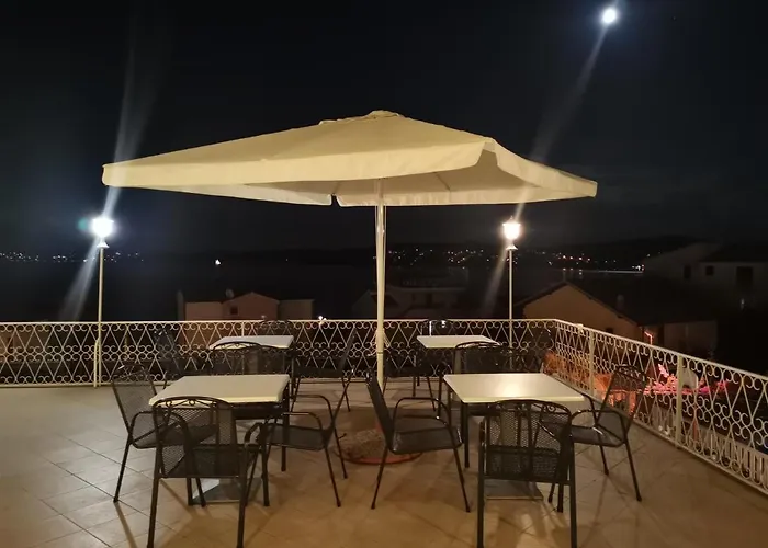 לינה וארוחת בוקר Kairos 3*