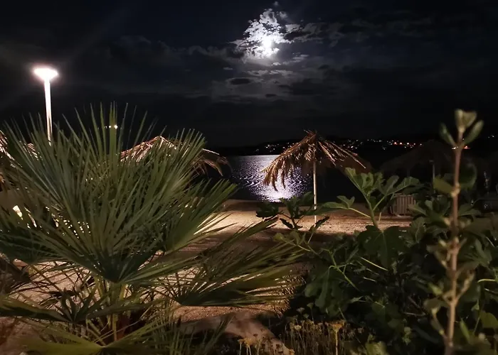 לינה וארוחת בוקר Kairos דונג'י סגט